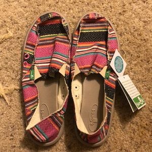 brand new never worn donna sanuks